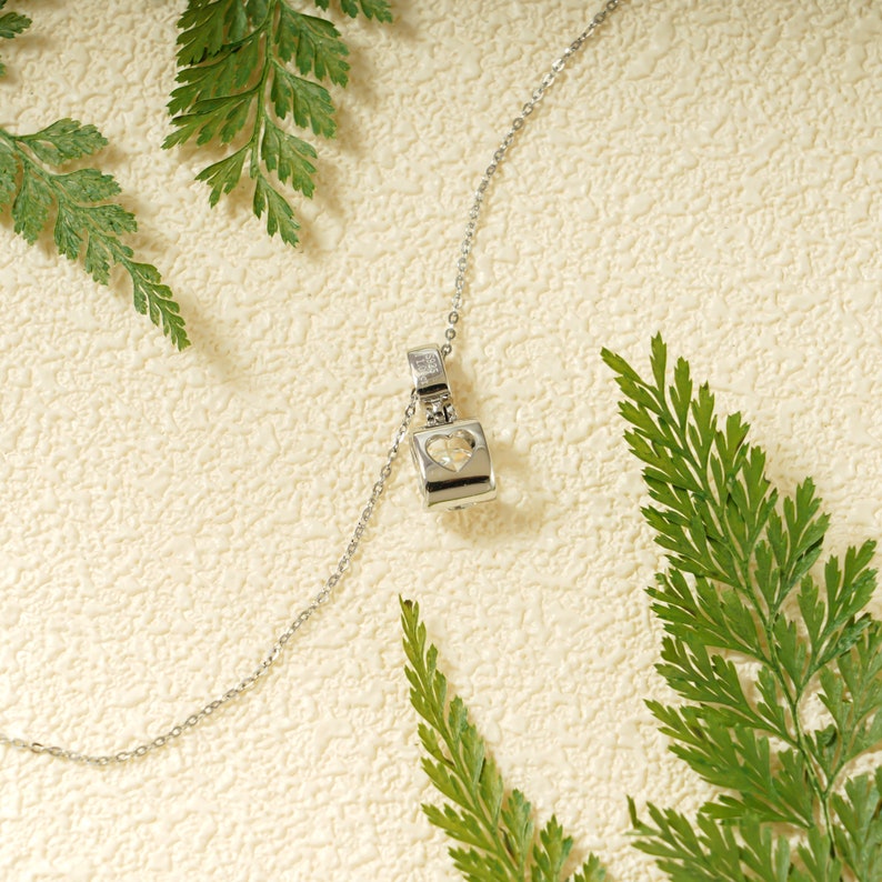 1.0 CT Round Moissanite Diamond Pendant Necklace in Solid Gold 8