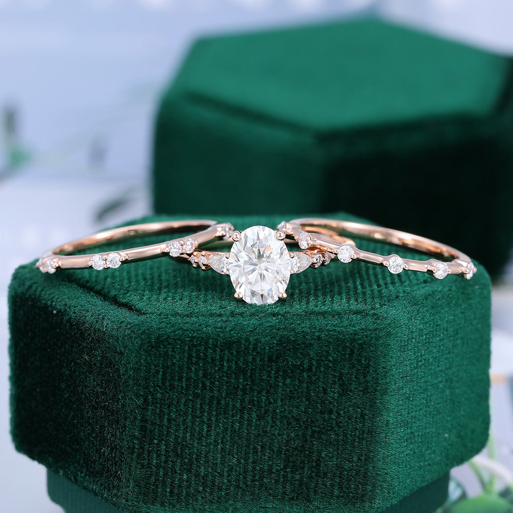 1.33 CT Oval Moissanite Three Stone Bridal Ring Set 5