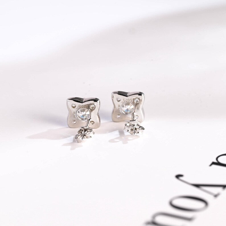 0.40 TCW Round Cut Moissanite Clover Leaf Stud Earrings in Gold 3