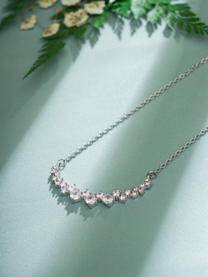 0.40 TCW Round Moissanite Diamond Cluster Pendant Necklace in Solid Gold 4