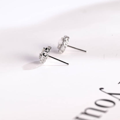 0.70 TCW Round Cut Moissanite Halo Stud Earrings in Gold 10