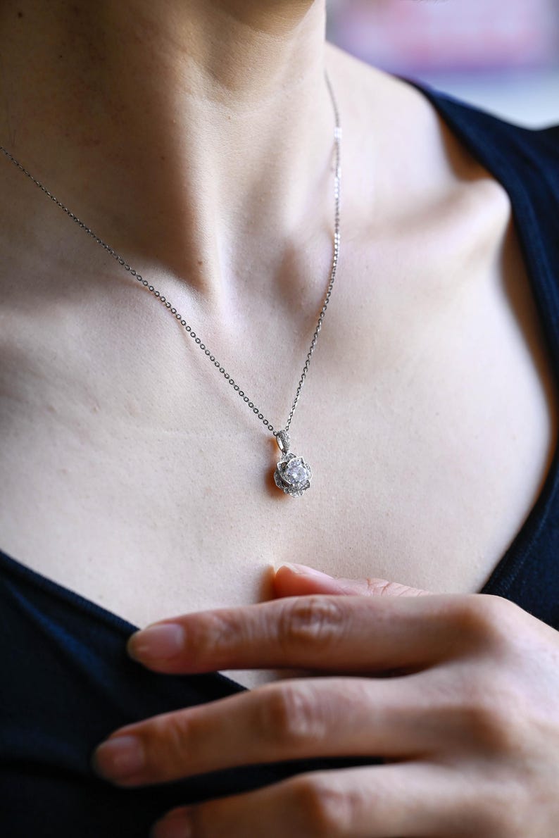 0.50 CT Round Moissanite Diamond Floral Pendant Necklace in Solid Gold 1