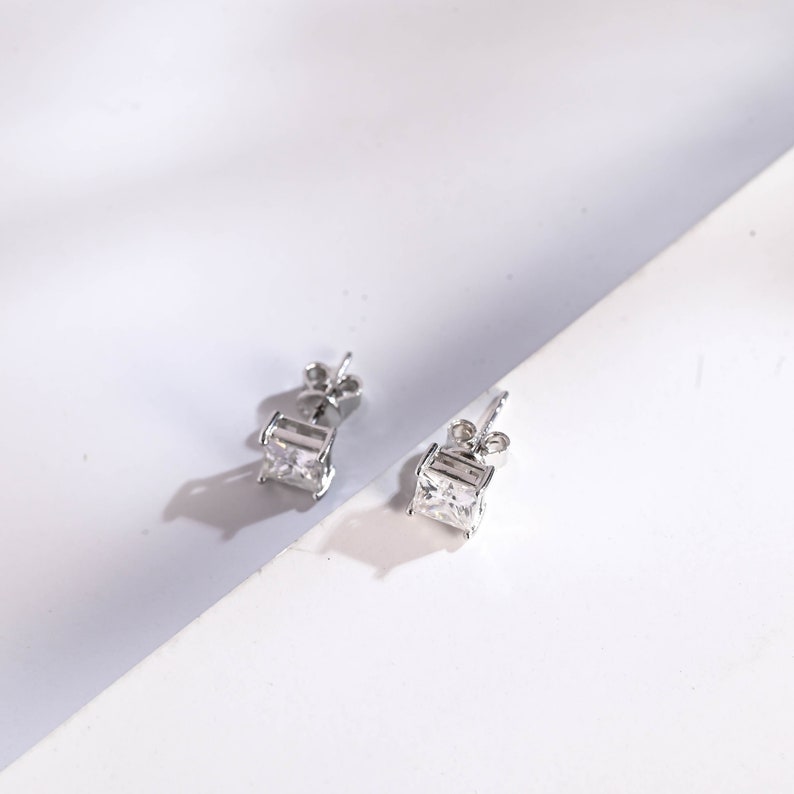0.70 TCW Princess Cut Moissanite Stud Earrings in Gold 3