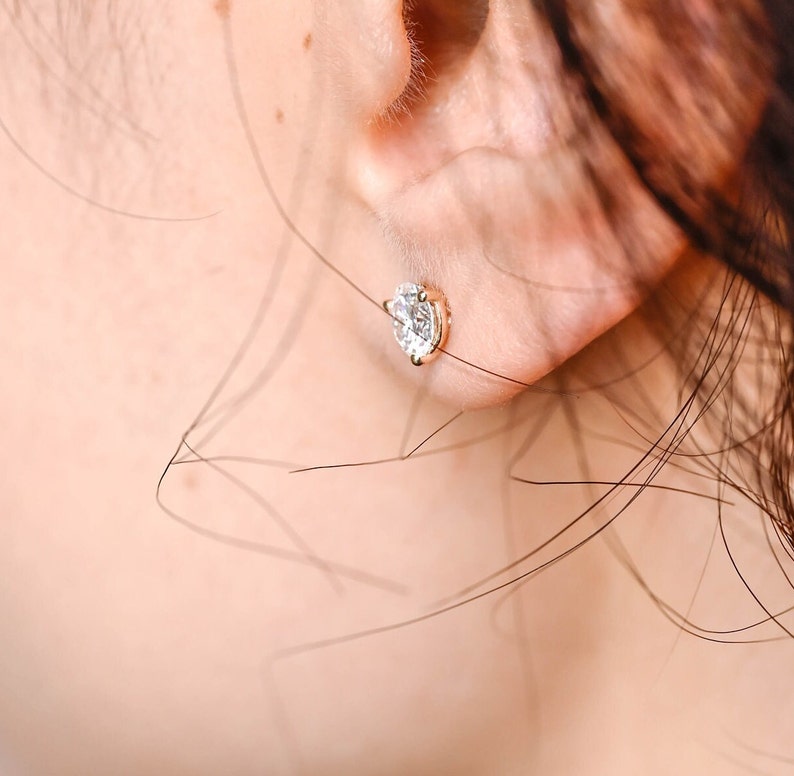0.70 TCW Round Cut Moissanite Stud Earrings in Gold 4