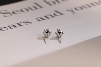 0.70 TCW Round Cut Moissanite Stud Earrings in Gold 3