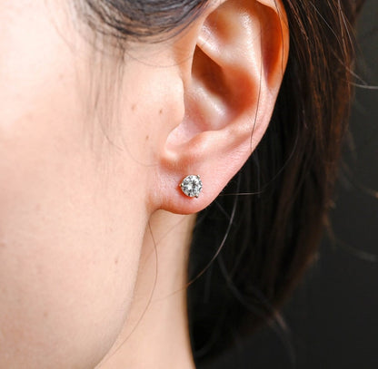 0.70 TCW Round Cut Moissanite Stud Earrings in Gold 2