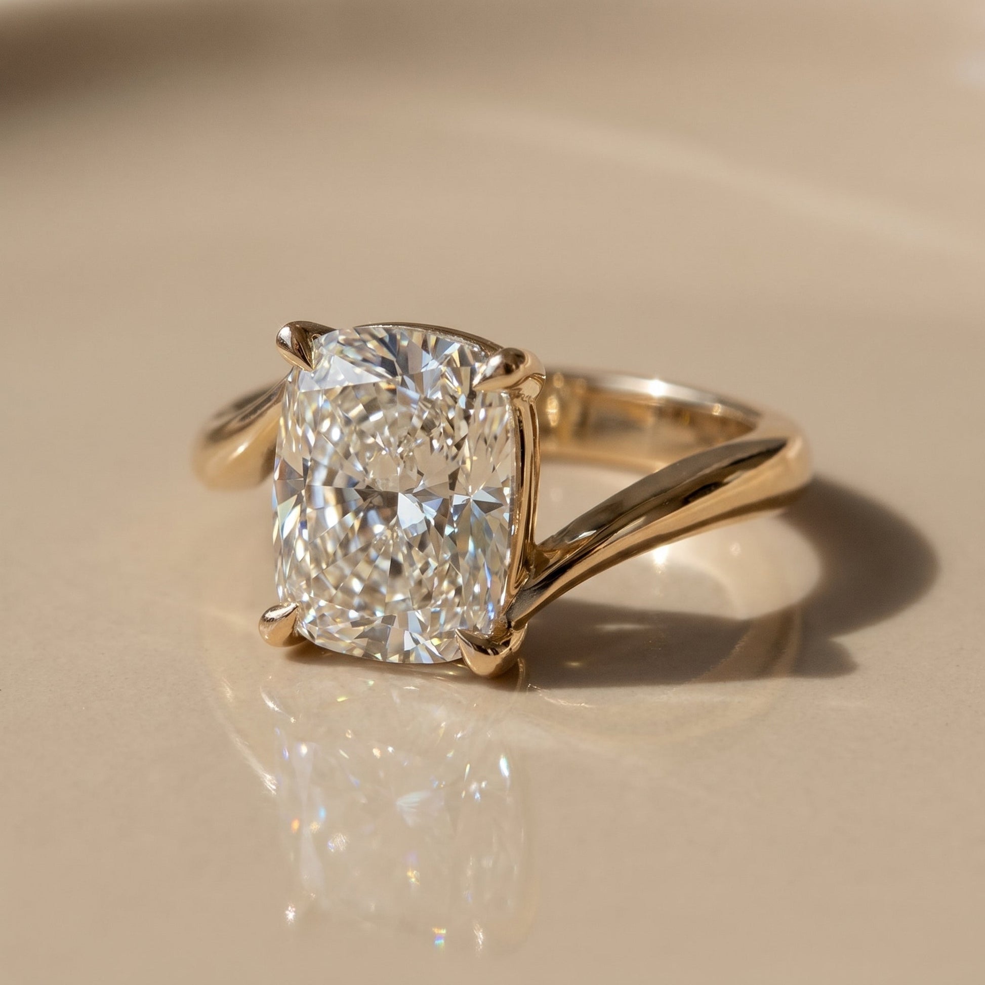 Oval Solitaire Engagement Ring – 2 CT Lab Grown Diamond