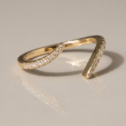 0.13 TCW Round Twisted DEF/VVS Lab Grown Diamond Wedding Band