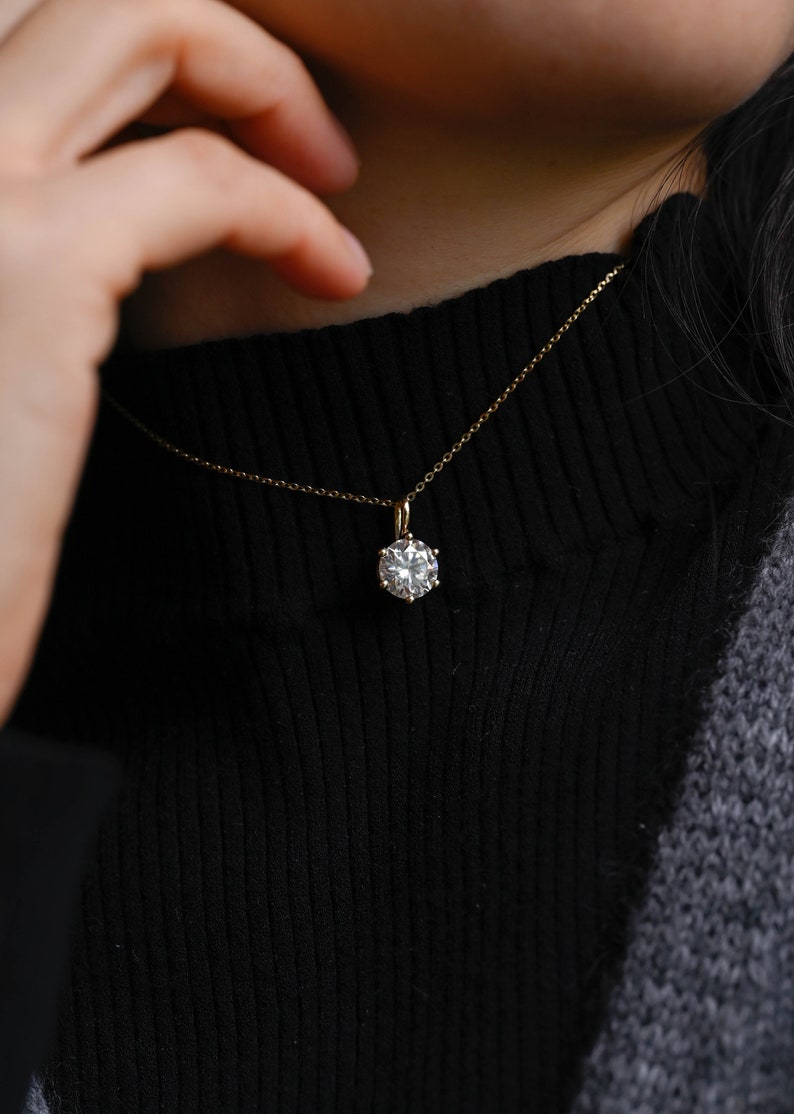 1.0 CT Round Cut Moissanite Diamond Solitaire Pendant Necklace in Solid Gold 2