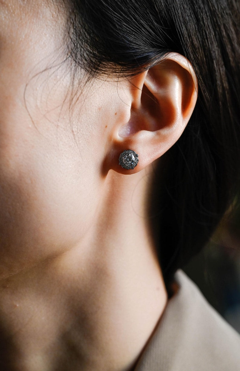 0.70 TCW Round Cut Moissanite Halo Stud Earrings in Gold 4