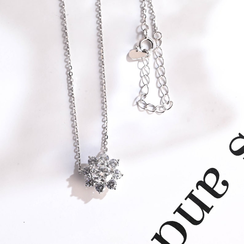 0.50 TCW Round Moissanite Diamond Halo Pendant Necklace in Solid Gold 7