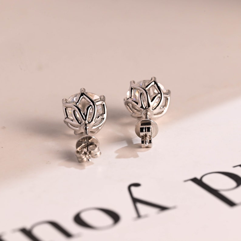 1.0 TCW Round Cut Moissanite Stud Earrings in Gold 3