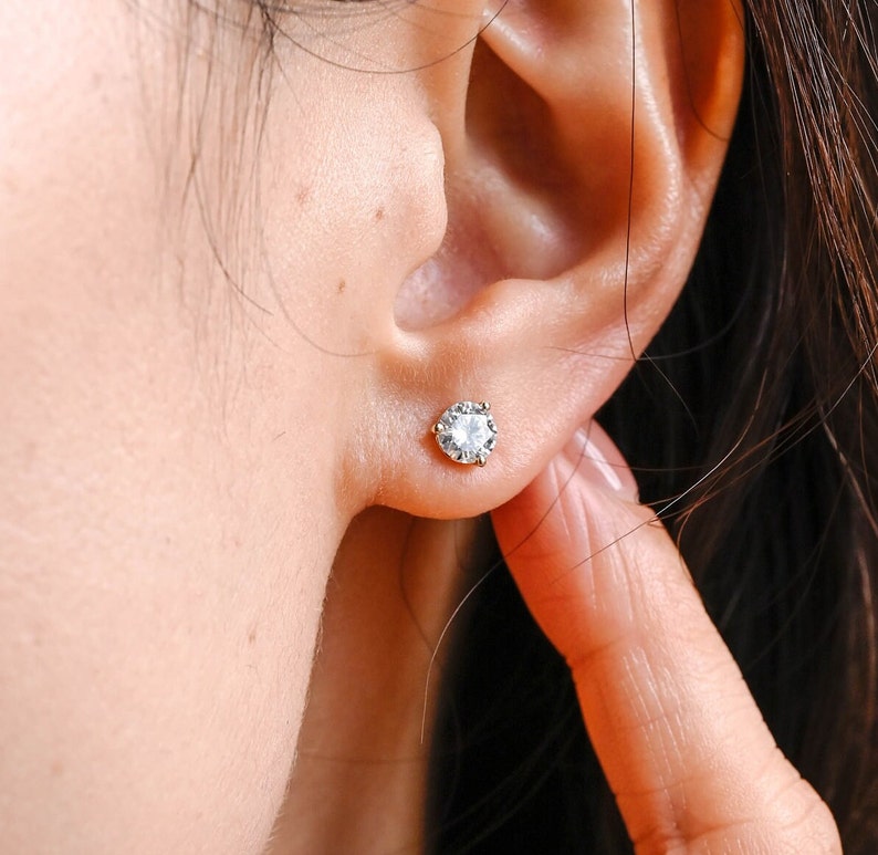0.70 TCW Round Cut Moissanite Stud Earrings in Gold 6