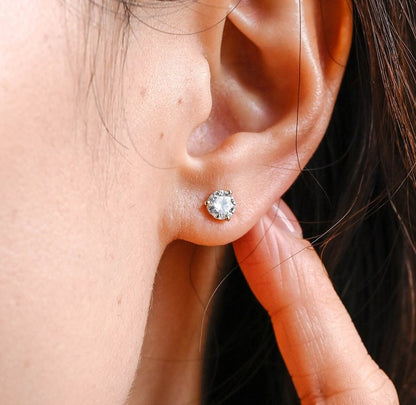 0.70 TCW Round Cut Moissanite Stud Earrings in Gold 6