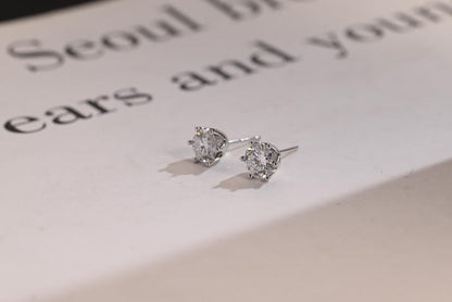 0.70 TCW Round Cut Moissanite Stud Earrings in Gold 7