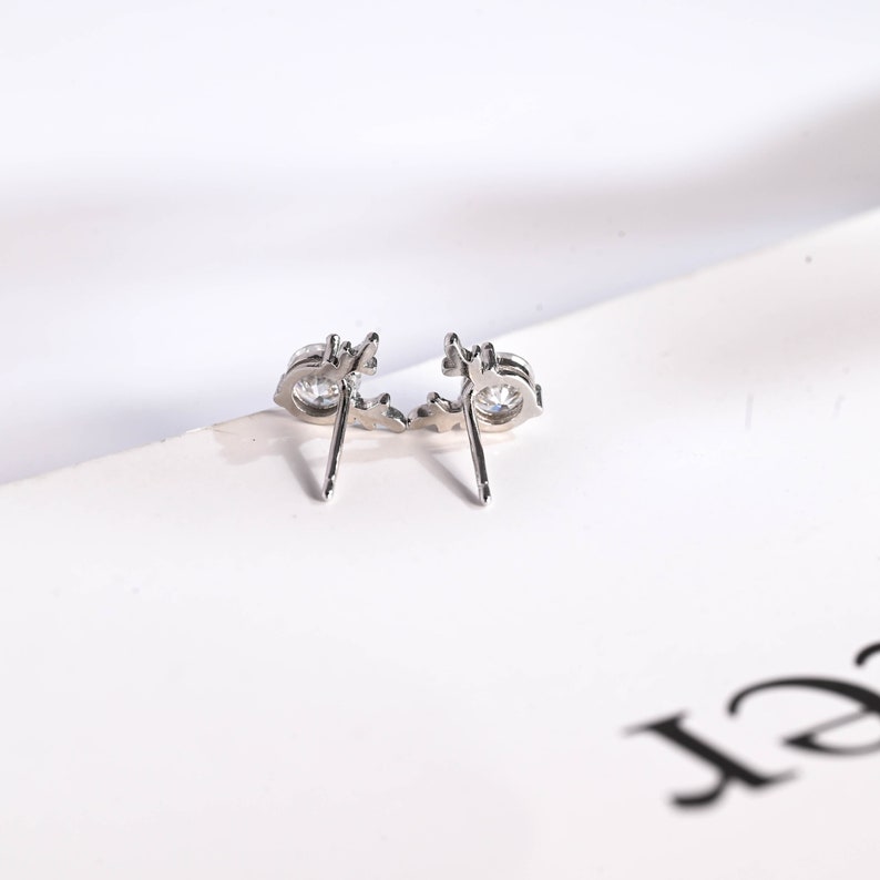 0.70 TCW Round Cut Moissanite Stud Earrings in Gold 3