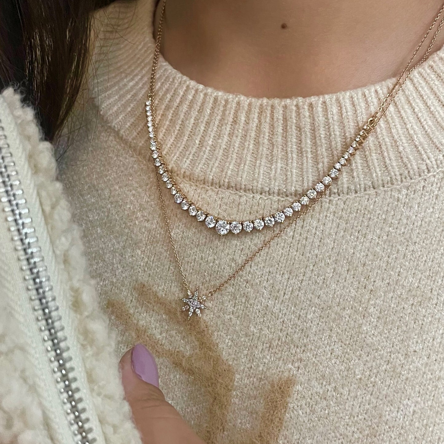 0.30 TCW Round Moissanite Diamond Star Pendant Necklace in Solid Gold 7