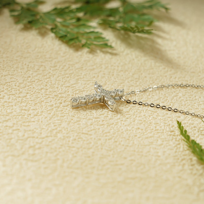 0.50 CT Round Moissanite Diamond Cross Pendant Necklace in Solid Gold 8