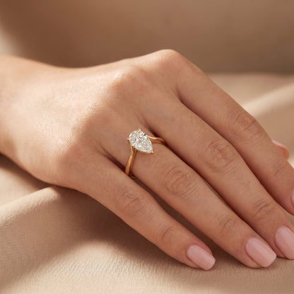 Oval Solitaire Engagement Ring – 2 CT Lab Grown Diamond