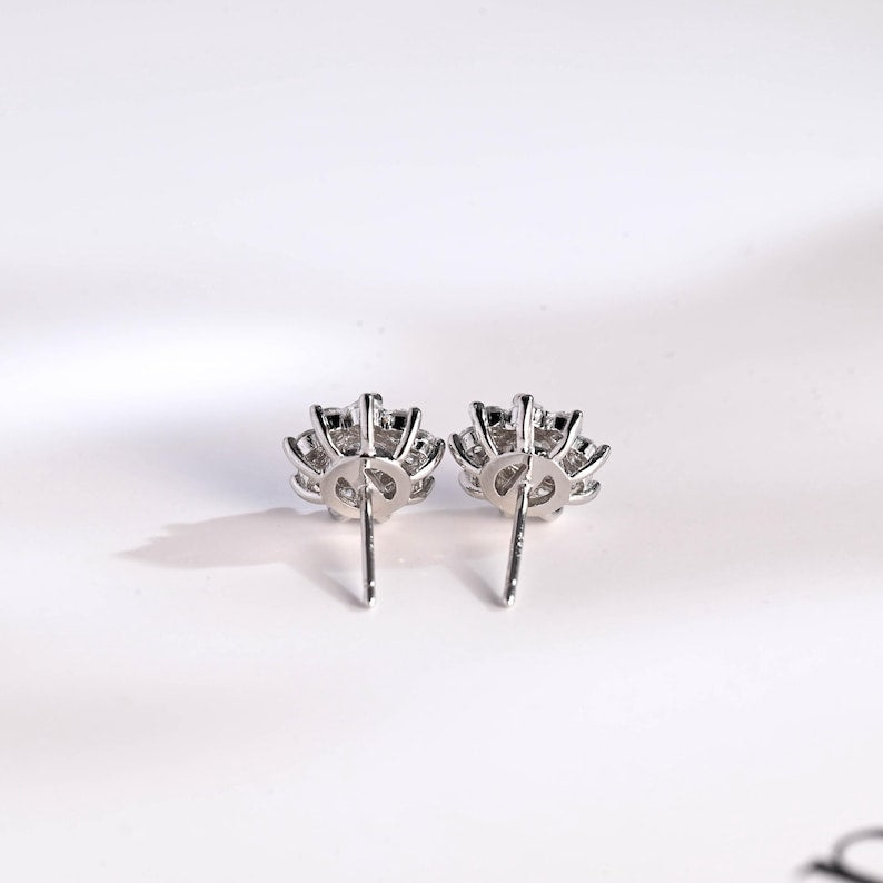 0.50 TCW Round Cut Moissanite Floral Halo Earrings in Gold 3