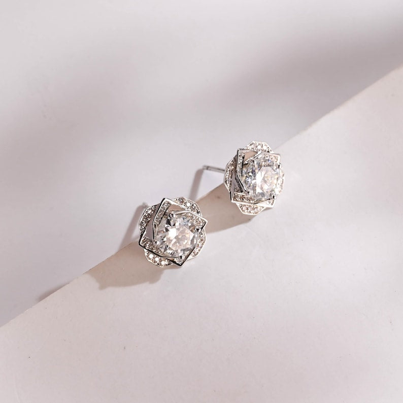 0.50 TCW Round Cut Moissanite Floral Halo Earrings in Gold 7