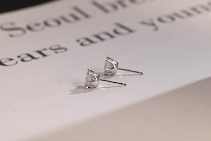 0.70 TCW Round Cut Moissanite Stud Earrings in Gold 5