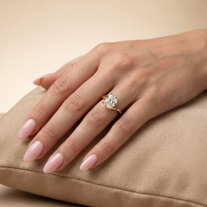 Oval Solitaire Engagement Ring – 2 CT Lab Grown Diamond