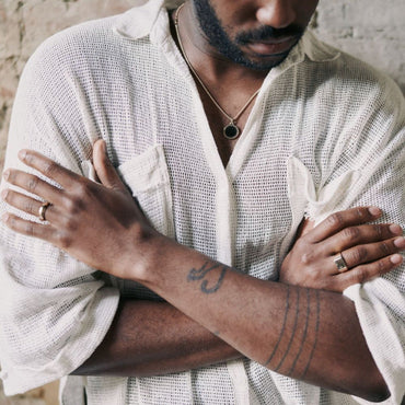 Circle Charm Pendant Necklace in Solid Gold 2