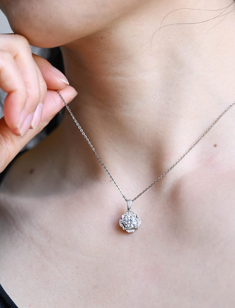 0.50 CT Round Moissanite Diamond Floral Pendant Necklace in Solid Gold 5