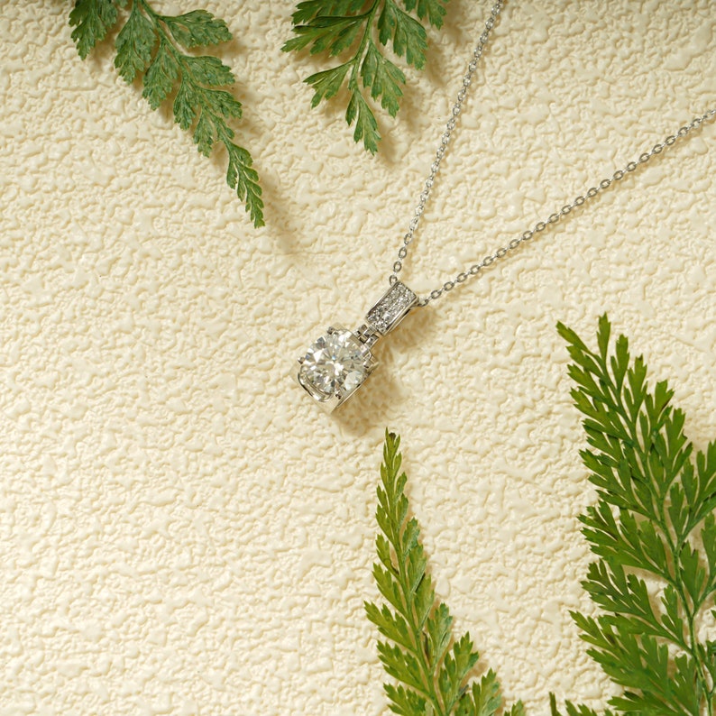 1.0 CT Round Moissanite Diamond Pendant Necklace in Solid Gold 2