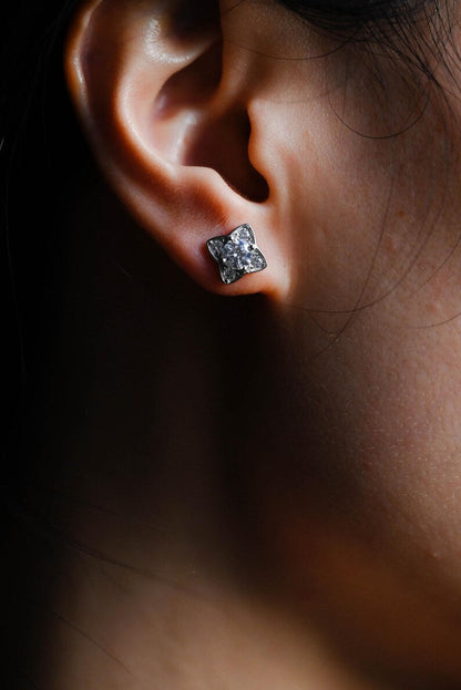 0.40 TCW Round Cut Moissanite Clover Leaf Stud Earrings in Gold 7