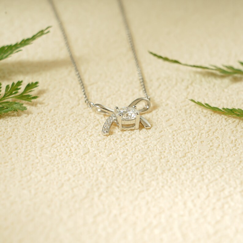 1.0 TCW Round Moissanite Diamond Unique Pendant Necklace in Solid Gold 4