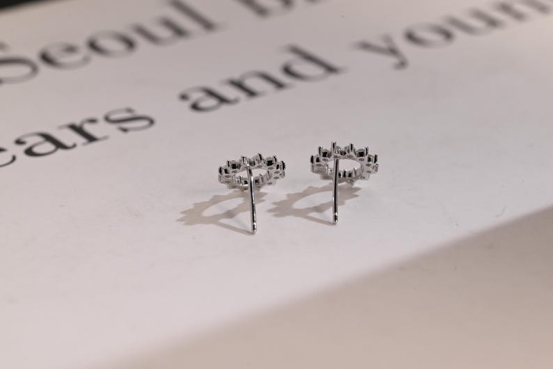 0.50 TCW Round Cut Moissanite Flower Shape Earrings in Gold 9