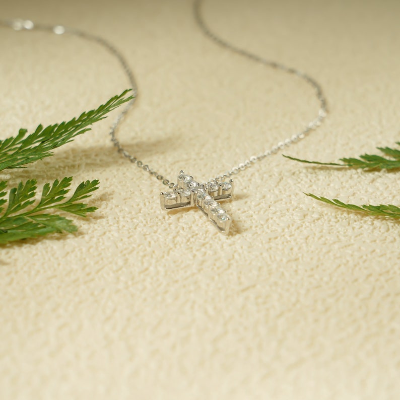 0.50 CT Round Moissanite Diamond Cross Pendant Necklace in Solid Gold 3