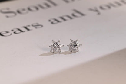 0.50 TCW Round & Pear Cut Moissanite Floral Stud Earrings in Gold 1