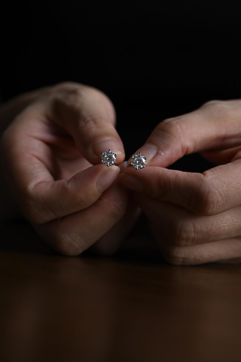 0.70 TCW Round Cut Moissanite Stud Earrings in Gold 2