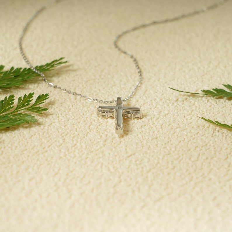 0.50 CT Round Moissanite Diamond Cross Pendant Necklace in Solid Gold 9