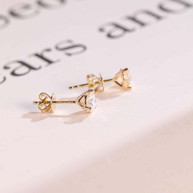 0.70 TCW Round Cut Moissanite Stud Earrings in Gold 3