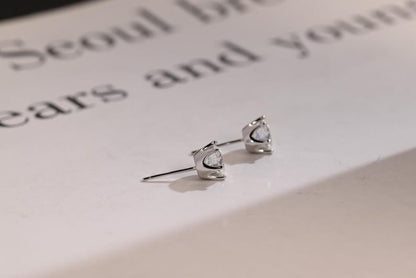 0.70 TCW Round Cut Moissanite Stud Earrings in Gold 10