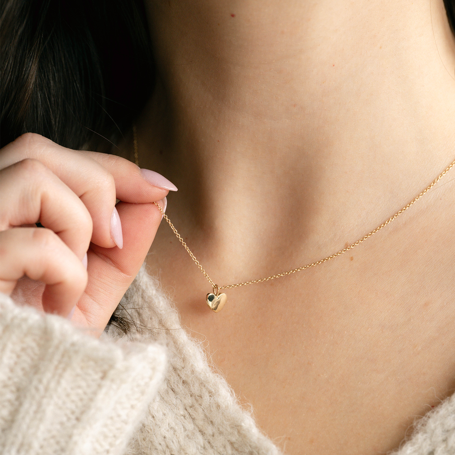 Heart Pendant Necklace in Solid Gold 2