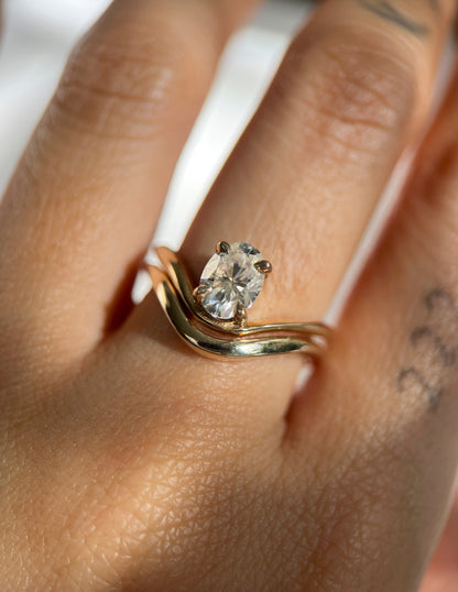 1 CT Oval Cut Solitaire Lab Grown Diamond Ring With Sunrise Styled Classic Wedding Band