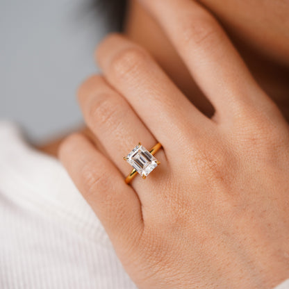 Oval Solitaire Engagement Ring – 2 CT Lab Grown Diamond