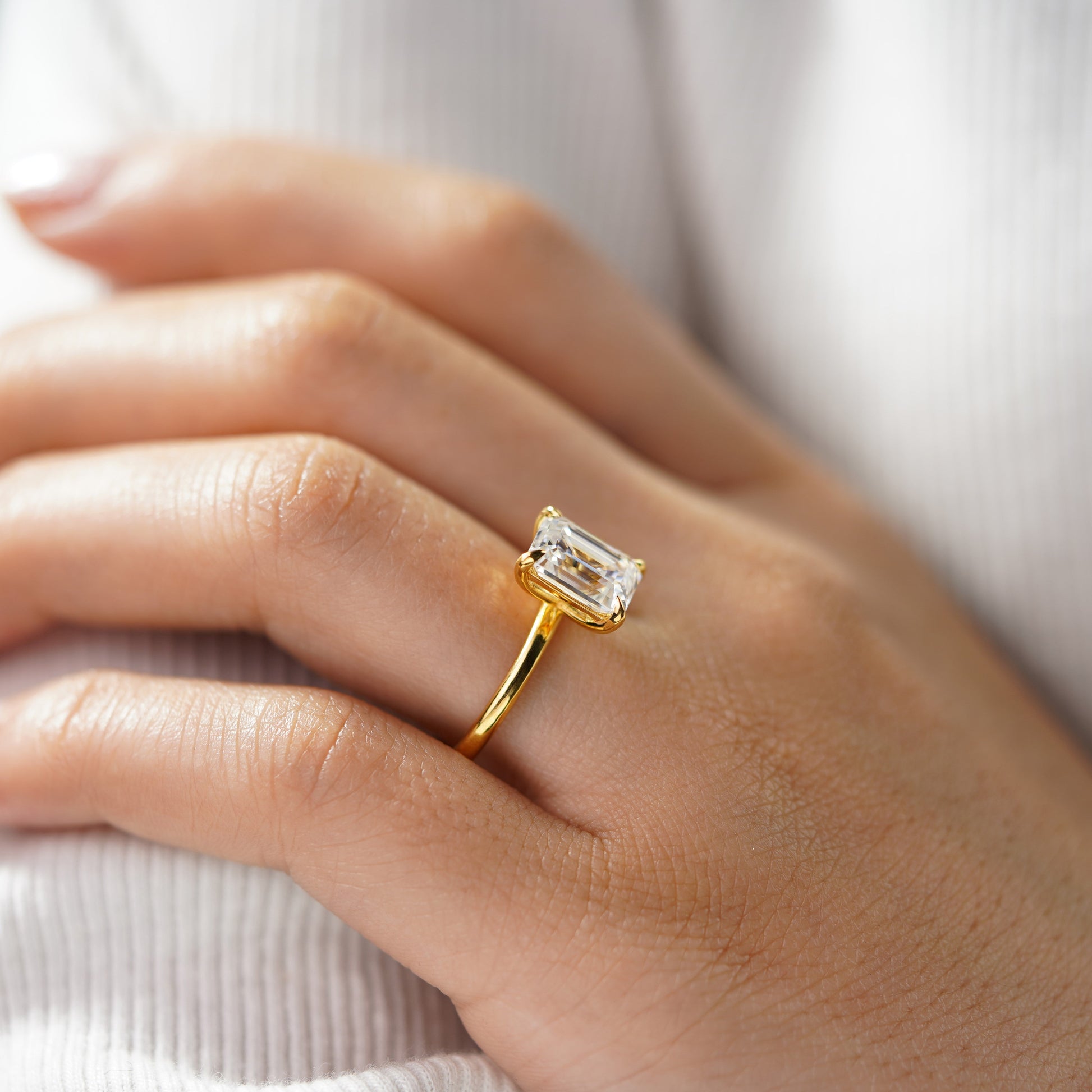 Oval Solitaire Engagement Ring – 2 CT Lab Grown Diamond