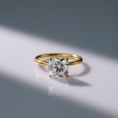 Oval Solitaire Engagement Ring – 2 CT Lab Grown Diamond