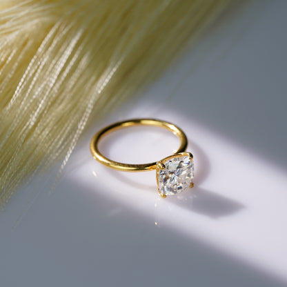 Oval Solitaire Engagement Ring – 2 CT Lab Grown Diamond