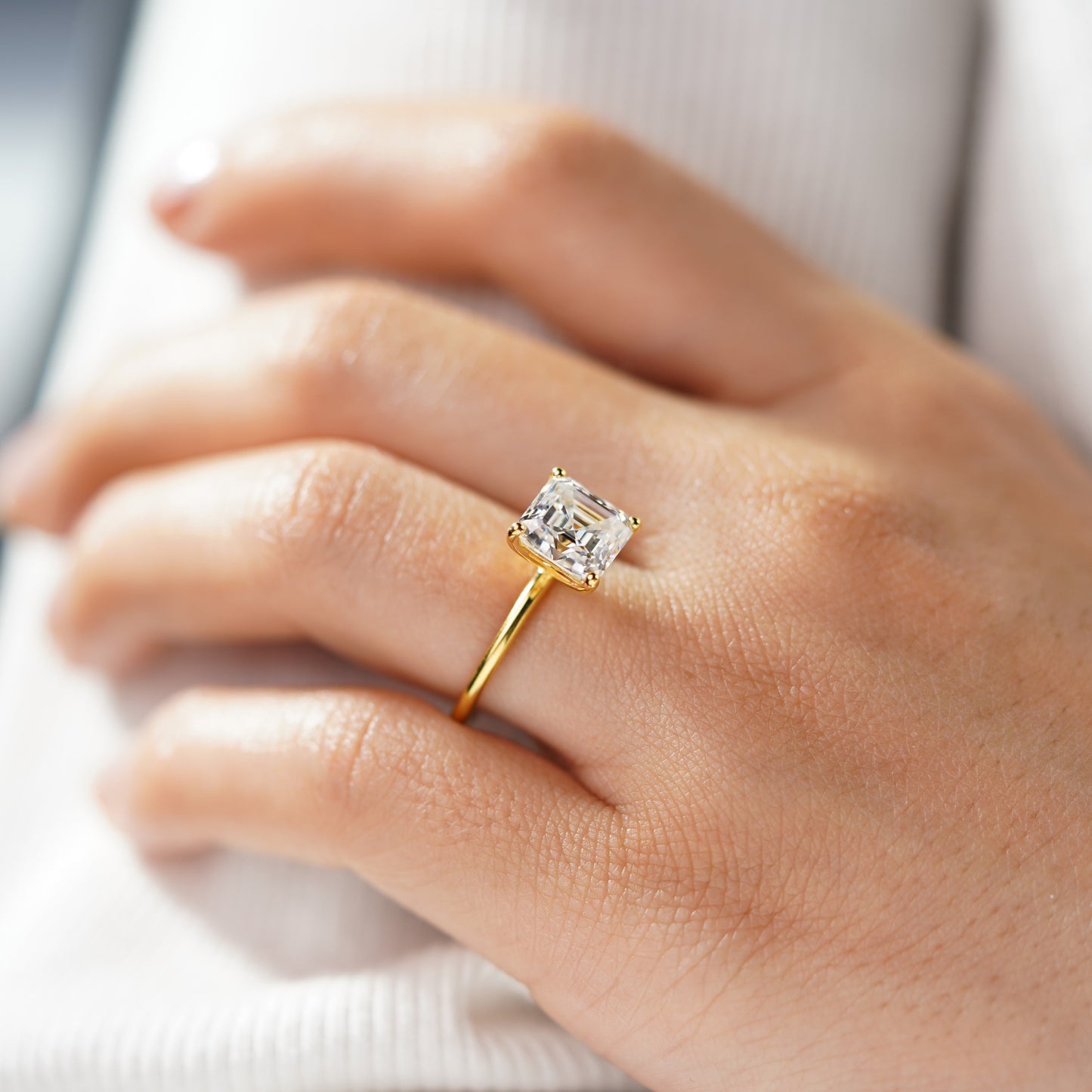 Oval Solitaire Engagement Ring – 2 CT Lab Grown Diamond
