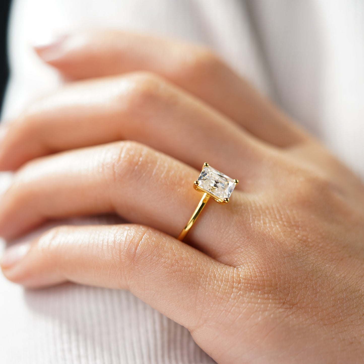 Oval Solitaire Engagement Ring – 2 CT Lab Grown Diamond
