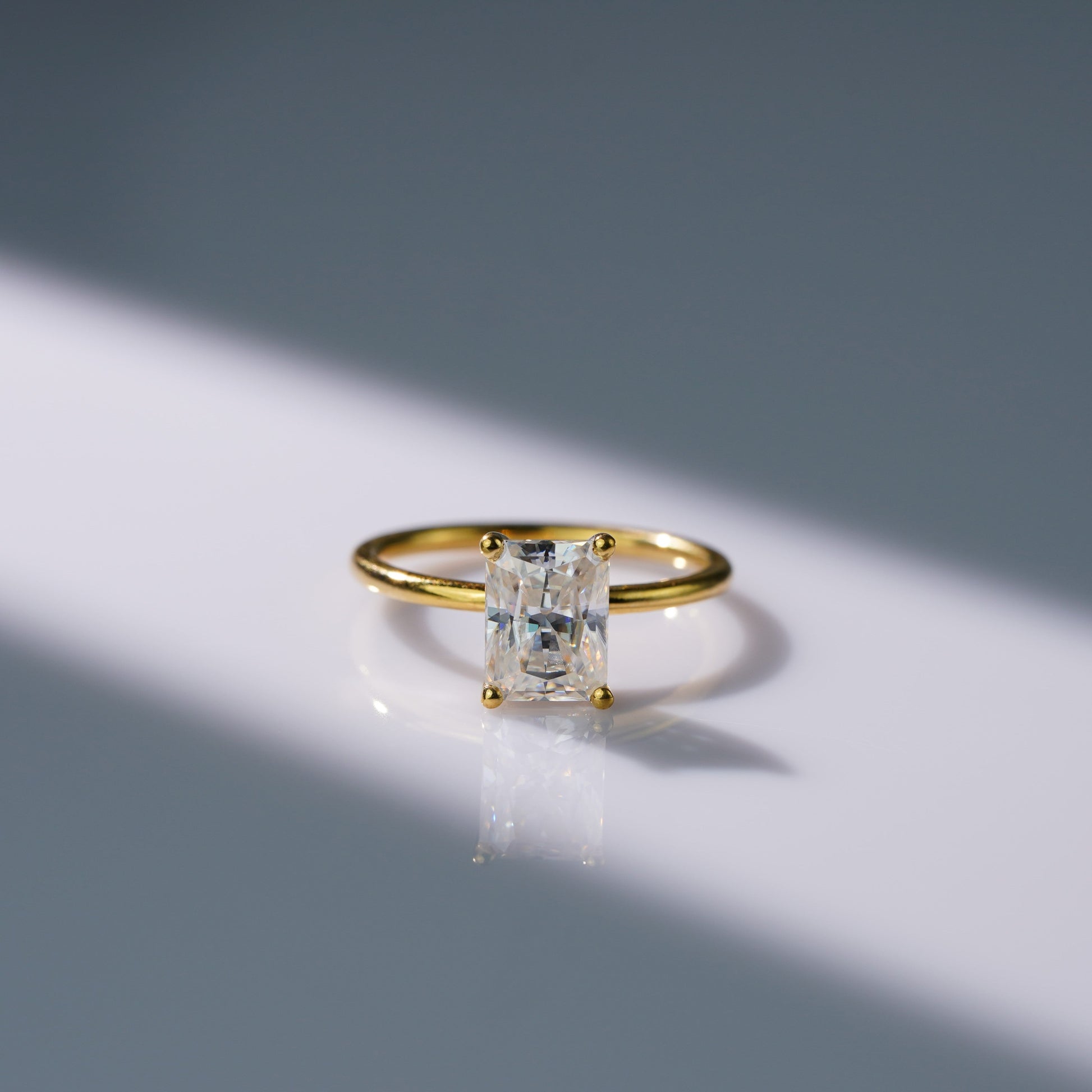 Oval Solitaire Engagement Ring – 2 CT Lab Grown Diamond