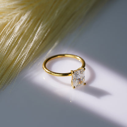 Oval Solitaire Engagement Ring – 2 CT Lab Grown Diamond