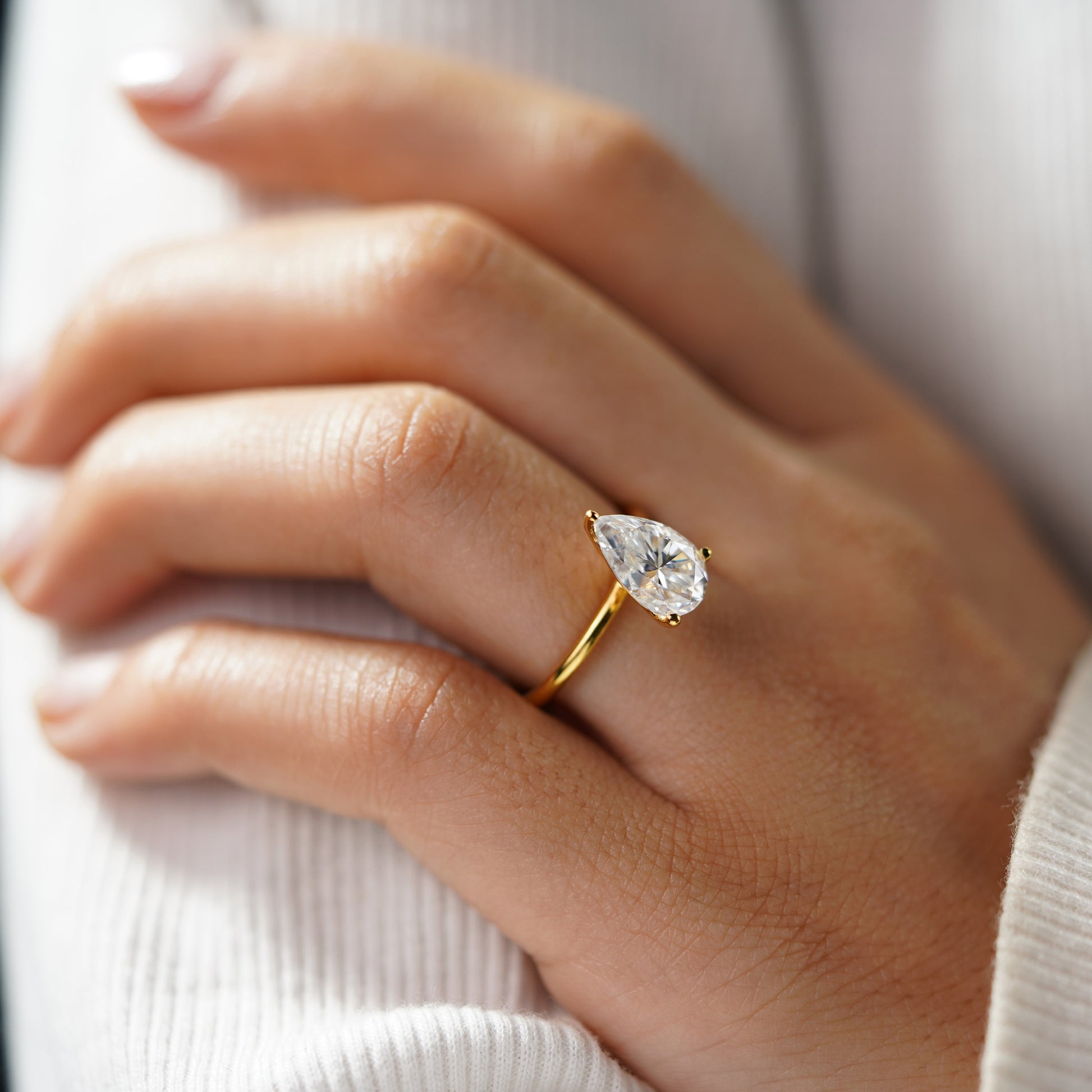Oval Solitaire Engagement Ring – 2 CT Lab Grown Diamond